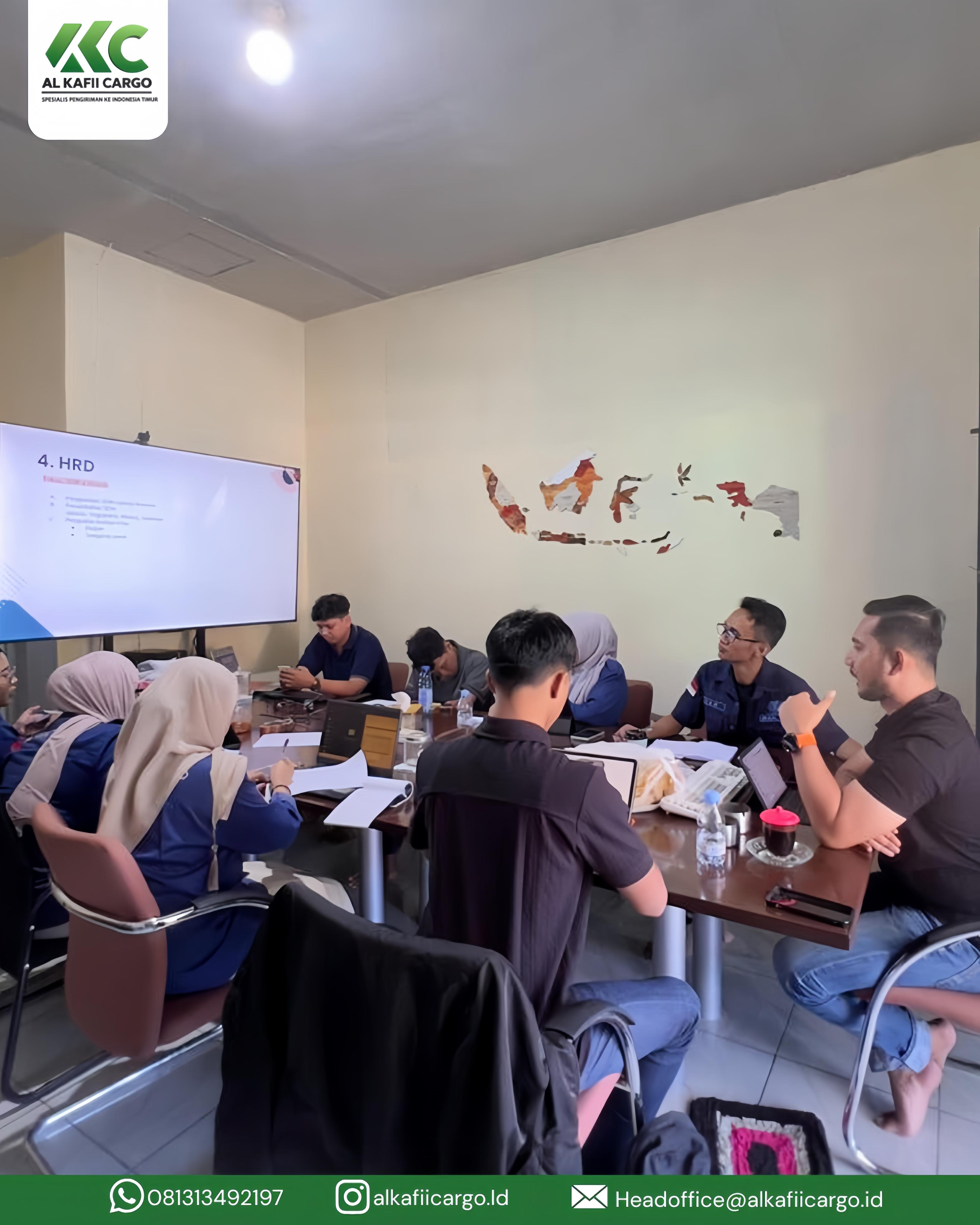 Konsisten Berkembang: Meeting Evaluasi Mingguan Setiap Senin di Al Kafii Cargo