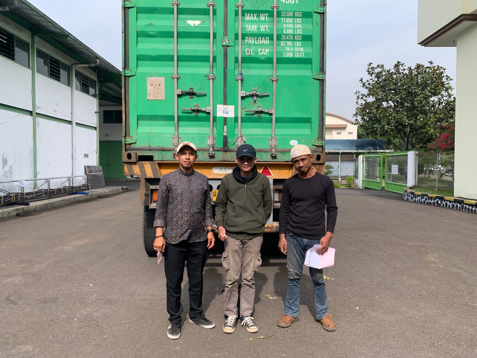 Satu Kontainer Material Dermaga Apung Diberangkatkan dari Bandung Menuju Timika, Papua
